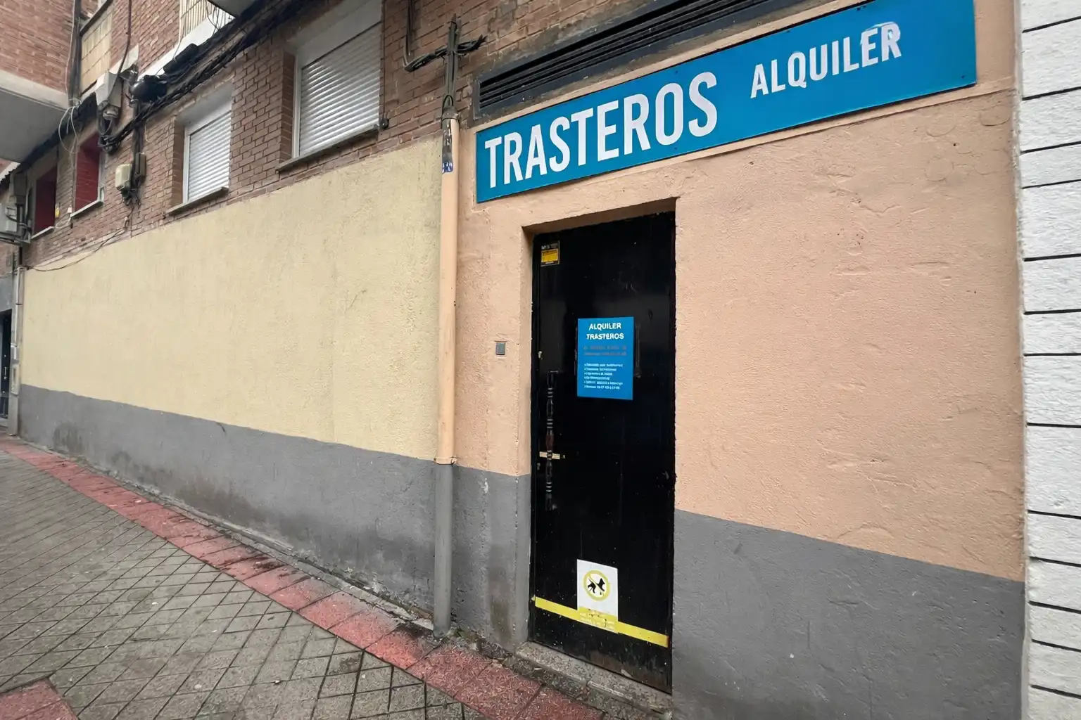 Vista exterior de Local en venta en  Madrid Capital con Amueblado y Alarma