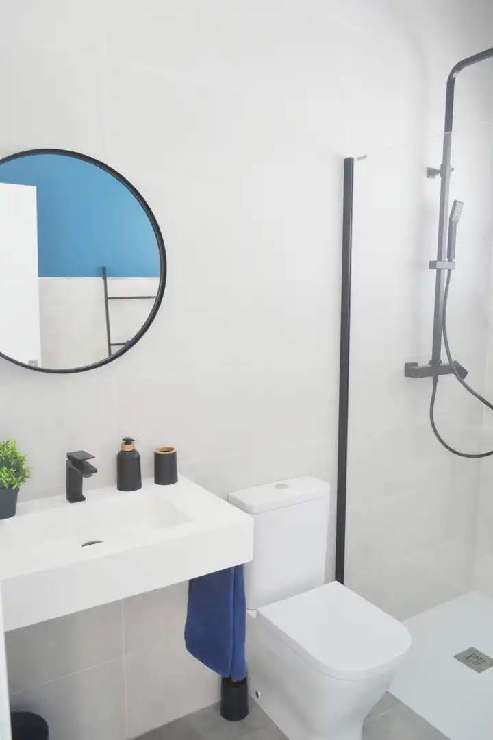 Baño de Casa adosada en venta en Conil de la Frontera con Aire acondicionado, Terraza y Piscina