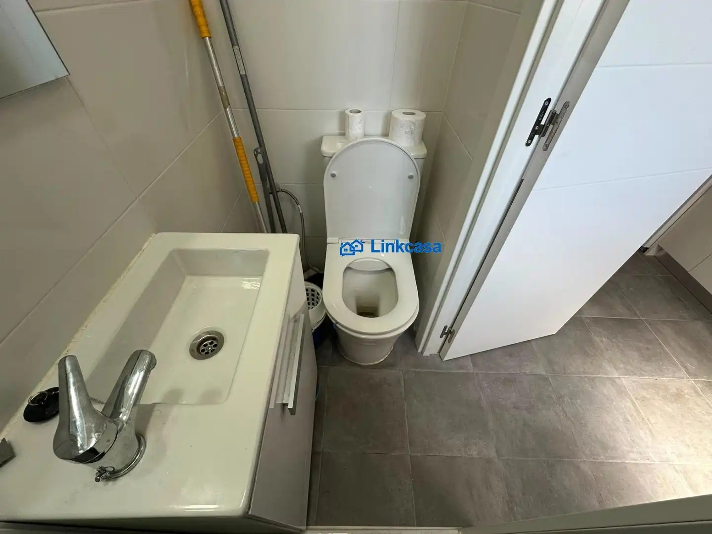 Bathroom of Flat for sale in Madrid  with Air Conditioner, Heating and Furnished