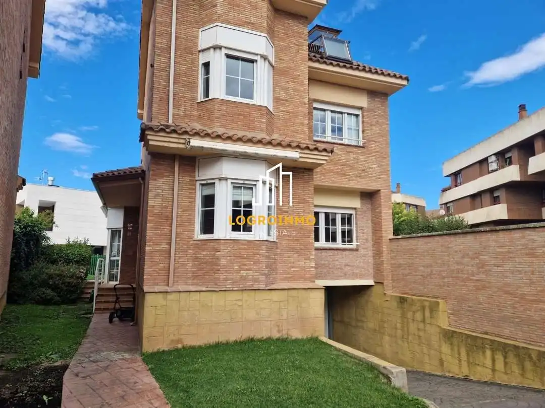 House with pool for sale in Avda. Madrid, imagen 5