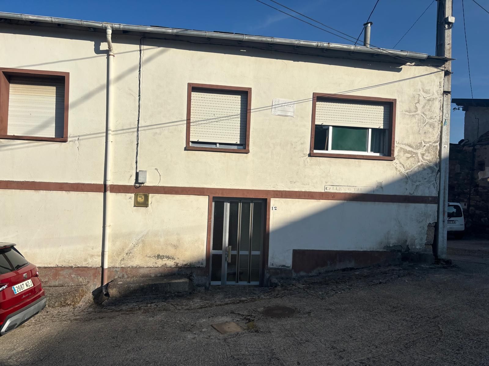 Vista exterior de Casa o xalet en venda en O Barco de Valdeorras   amb Jardí privat, Traster i Moblat