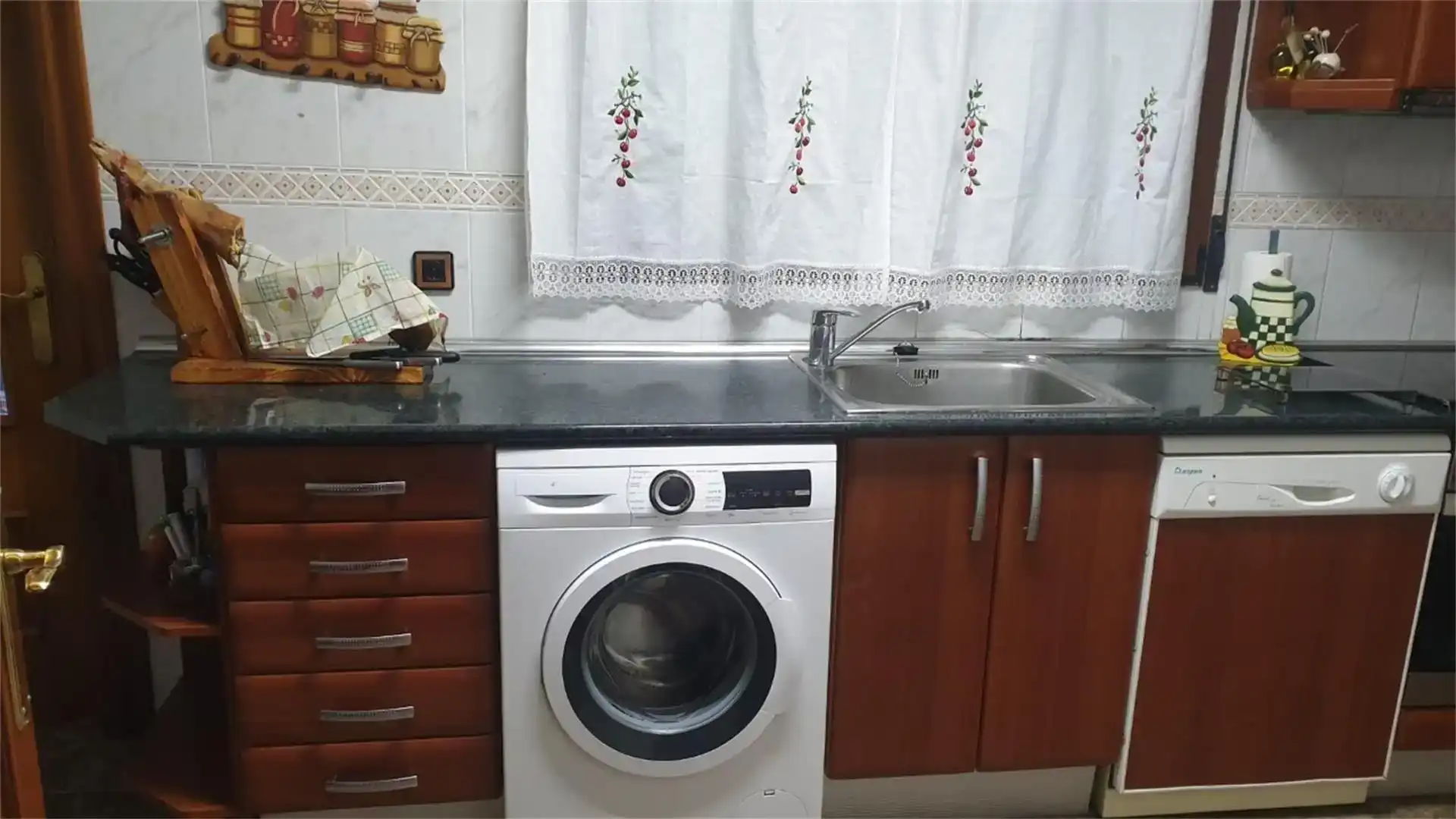 Kitchen of Flat for sale in Santa María de Huerta  with Air Conditioner, Furnished and Oven