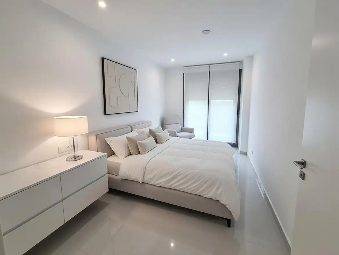 Schlafzimmer von Wohnung zum Verkauf in Sant Joan Les Fonts mit Klimaanlage, Heizung und Parkett
