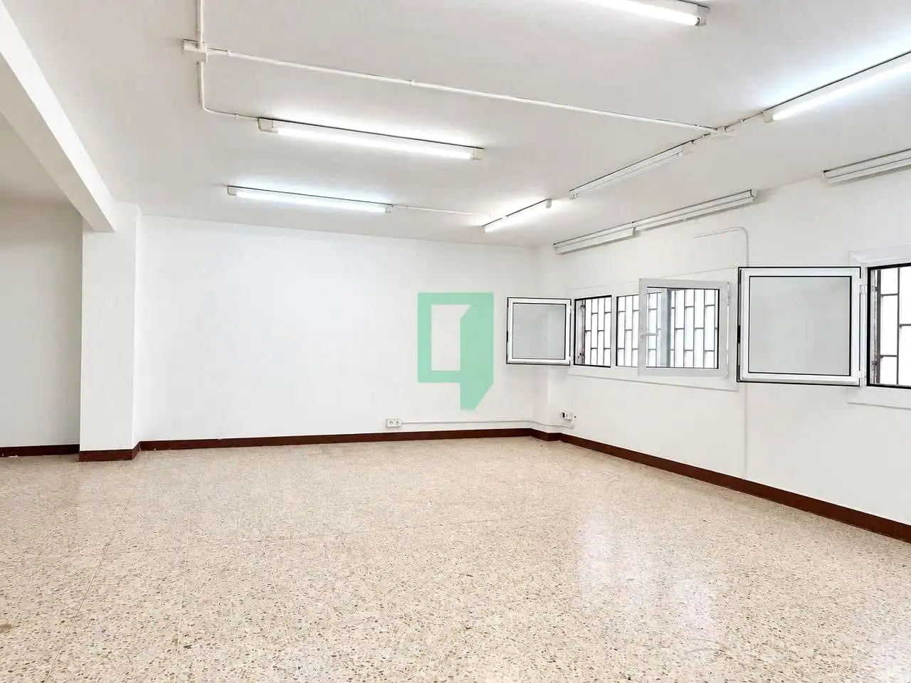 Oficina de alquiler en Badalona con Aire acondicionado