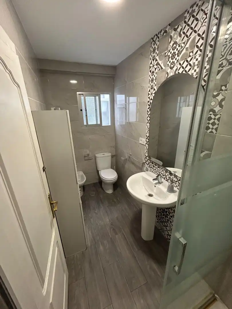 Bathroom of Flat for sale in Málaga  with Air Conditioner, Terrace and Balcony