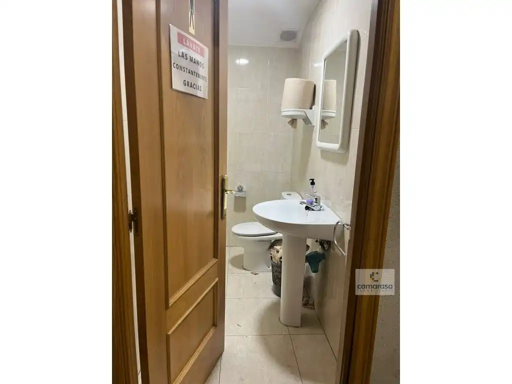 Badezimmer von Fabrikhallen zum Verkauf in Ávila