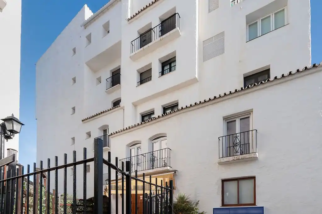 Vista exterior de Pis en venda en Marbella amb Calefacció i Terrassa