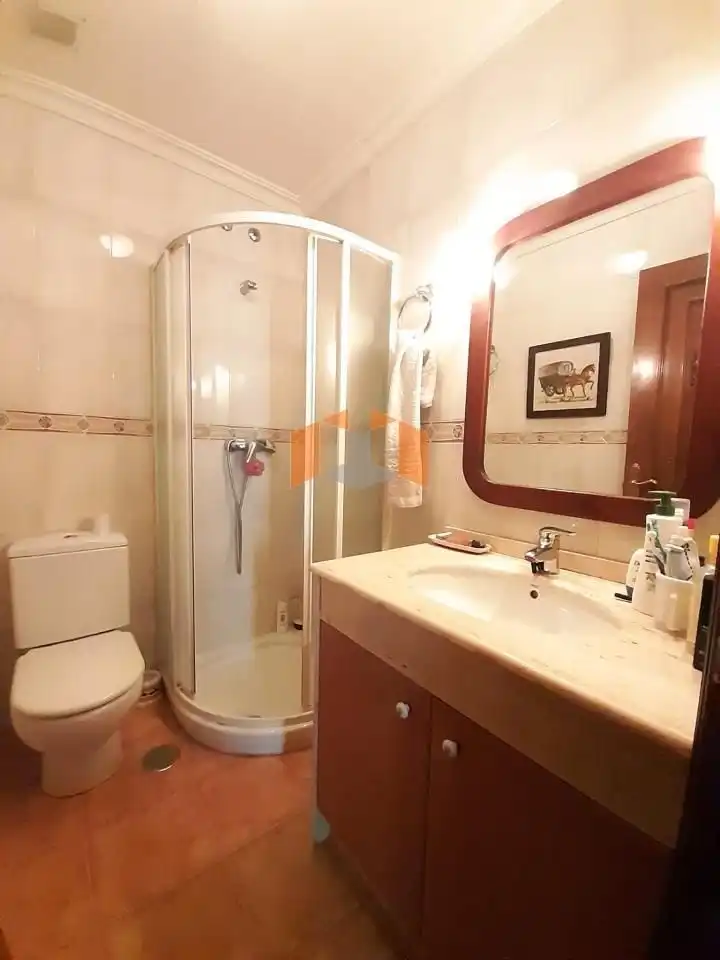 Baño de Piso en venta en Vigo  con Parquet, Trastero y Balcón
