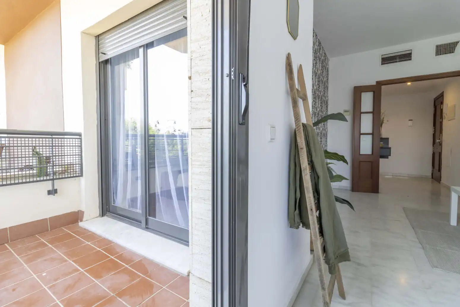 Terrasse von Wohnung zum Verkauf in Mairena del Aljarafe mit Klimaanlage, Privatgarten und Terrasse