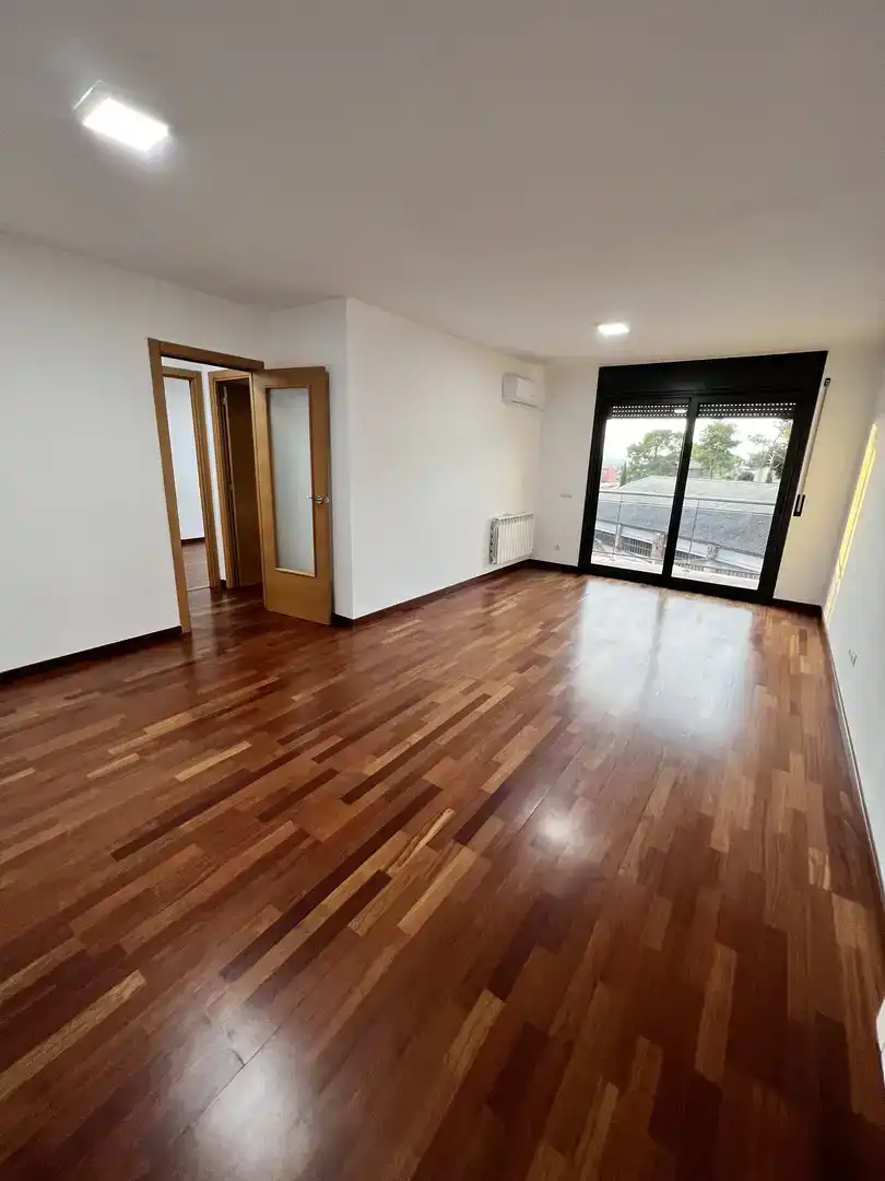 Wohnzimmer von Wohnung zur Miete in Albesa mit Klimaanlage, Parkett und Möbliert