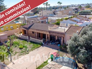 Xalet amb jardí en venda a Calle SALINAS BAL