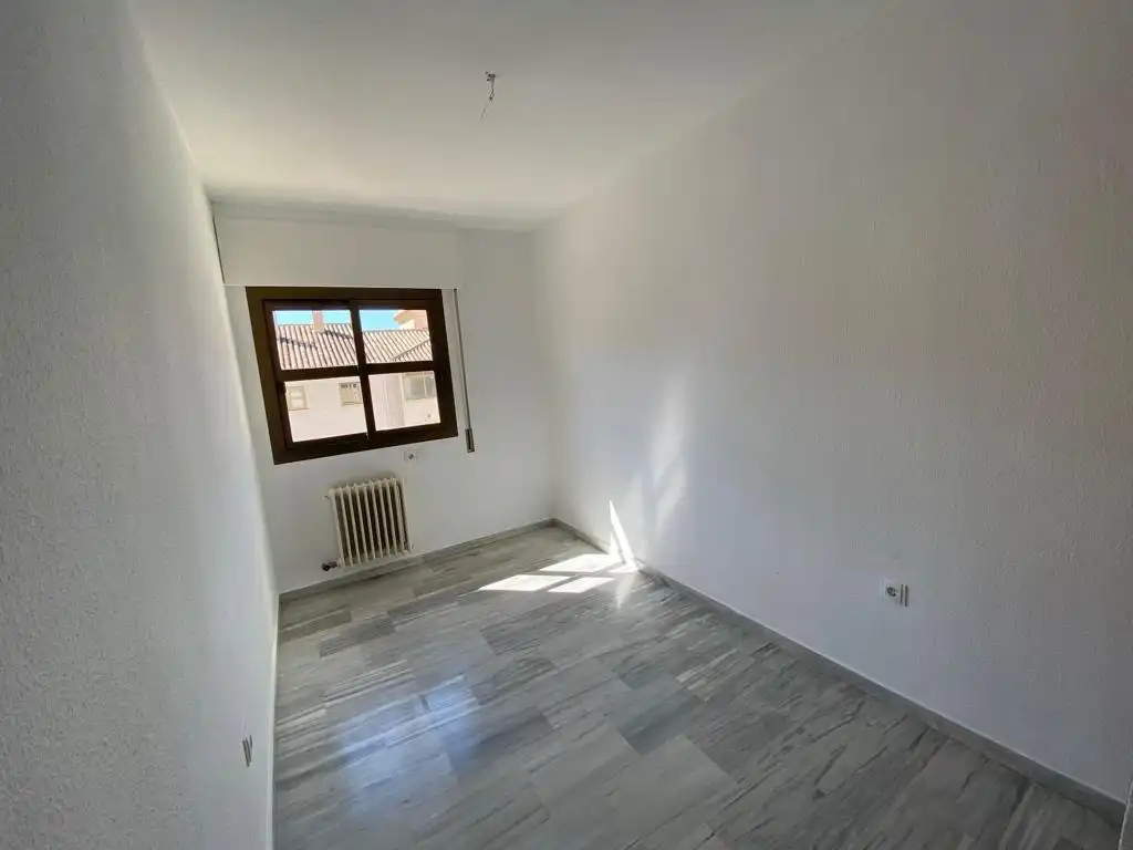 Bedroom of Flat for rent in Granada  with Heating, Private garden and Community pool