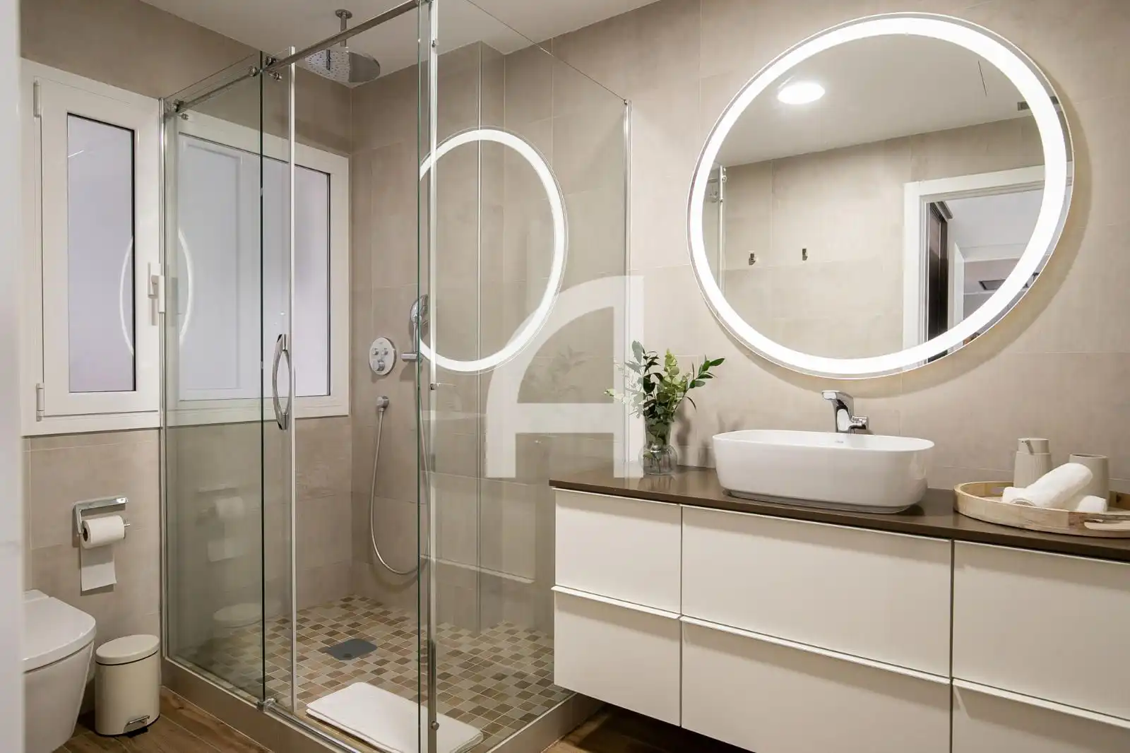 Bathroom of Flat for rent in Barcelona  with Air Conditioner, Heating and Parquet flooring