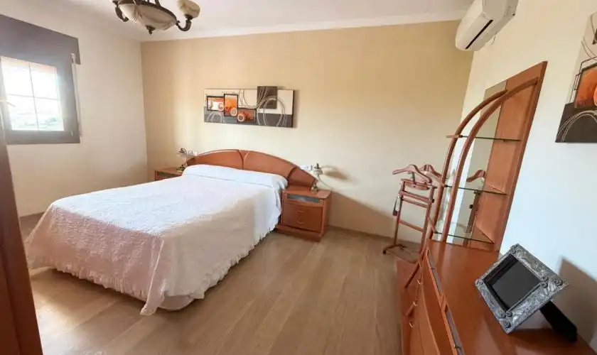 Schlafzimmer von Haus oder Chalet zum Verkauf in Carboneras mit Klimaanlage, Heizung und Privatgarten