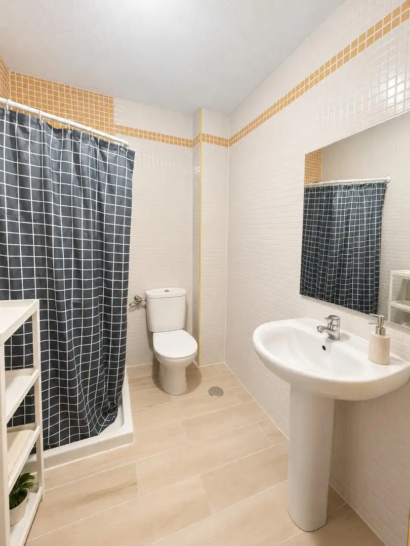 Baño de Casa adosada en venta en Valdemoro con Calefacción, Jardín privado y Terraza