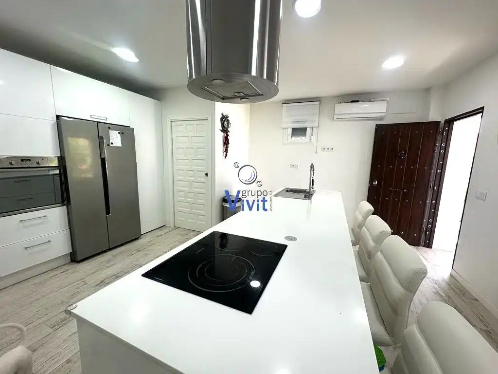 Cocina de Casa o chalet en venta en Alcalá de Guadaira con Aire acondicionado, Jardín privado y Piscina