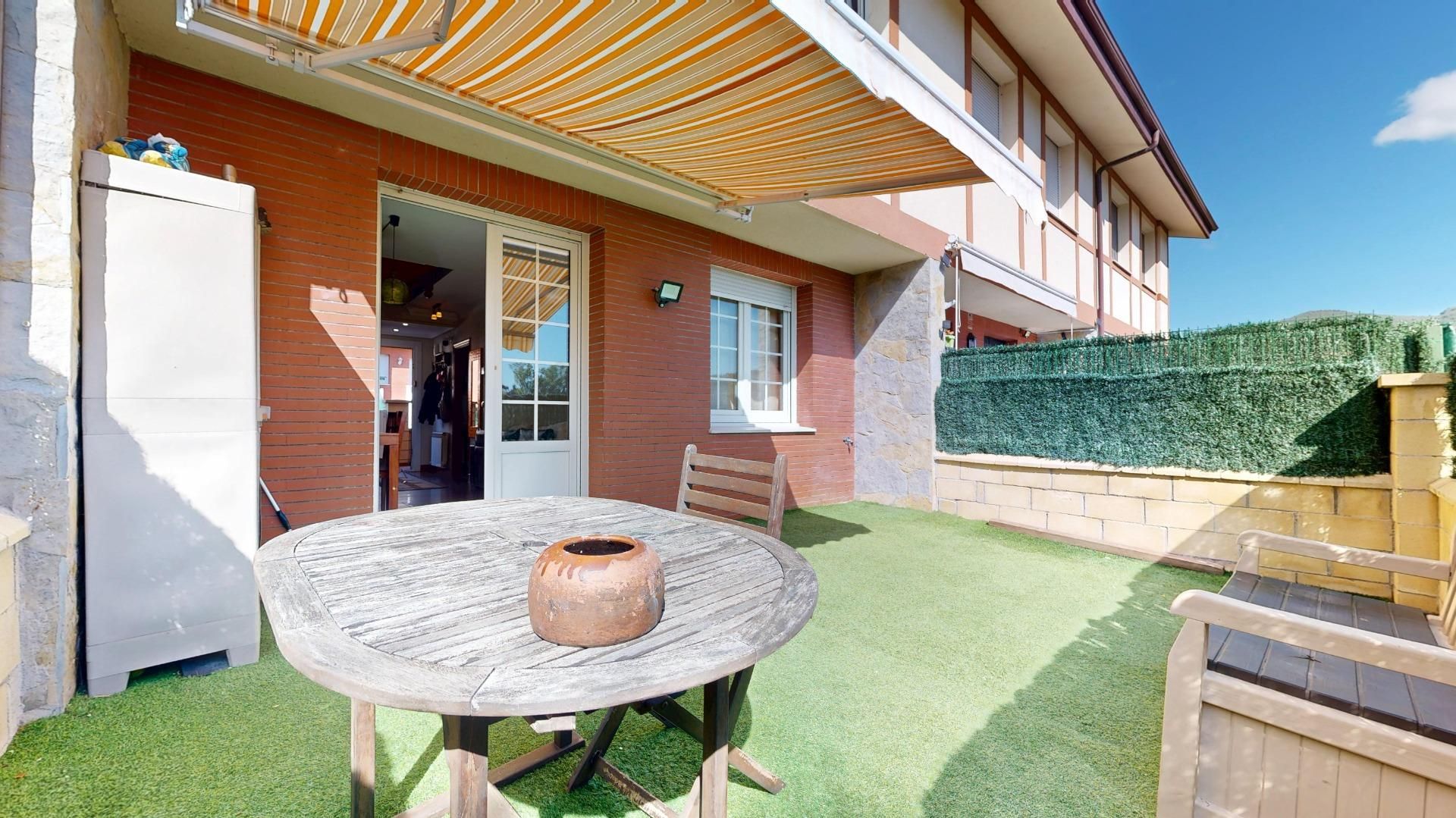 Terraza de Casa adosada en venta en Valle de Mena con Calefacción, Jardín privado y Terraza