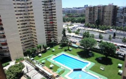 Exterior view of Flat for sale in  Madrid Capital  with Community pool