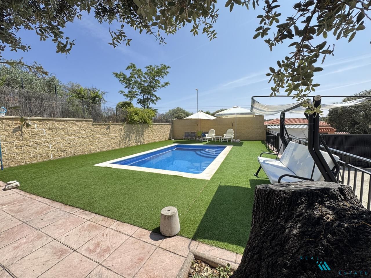 Piscina de Casa o chalet en venta en El Casar de Escalona con Aire acondicionado, Calefacción y Jardín privado