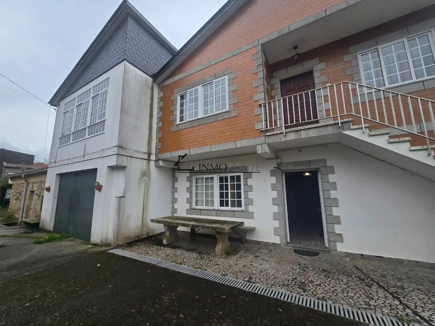 Vista exterior de Casa o xalet en venda en Moraña amb Jardí privat