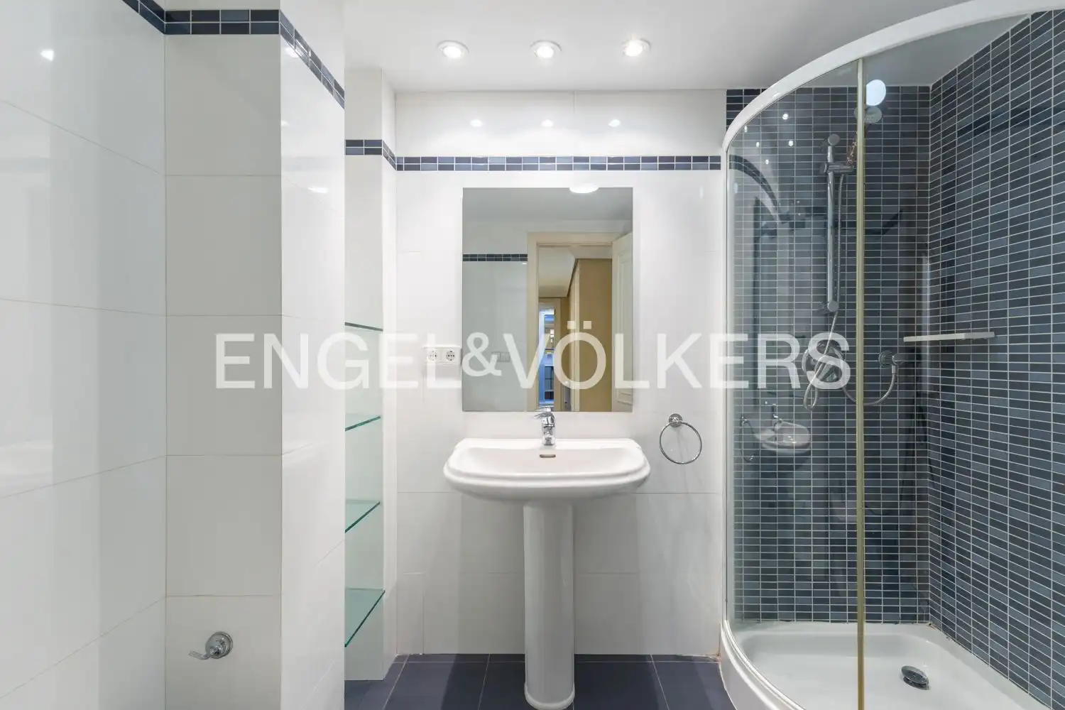 Baño de Piso en venta en Valencia con Aire acondicionado, Calefacción y Trastero