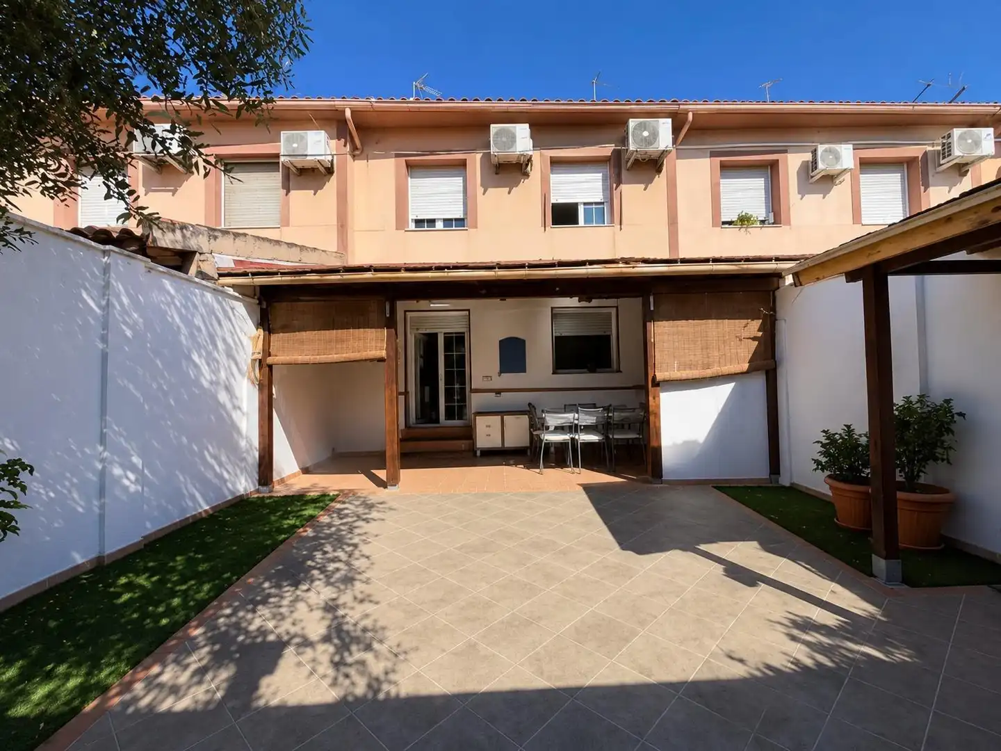 Vista exterior de Casa adosada en venda en San Martín de la Vega amb Aire condicionat, Calefacció i Moblat