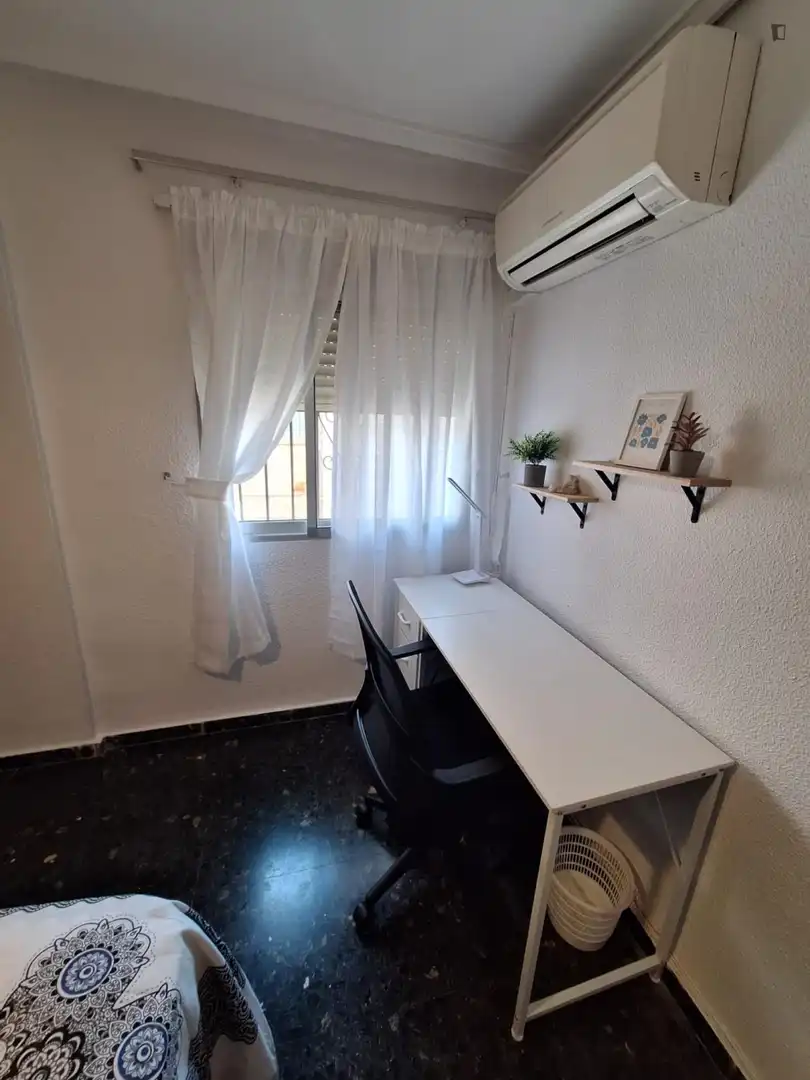 Habitación de Apartamento de alquiler en Moncada con Amueblado, Horno y Lavadora