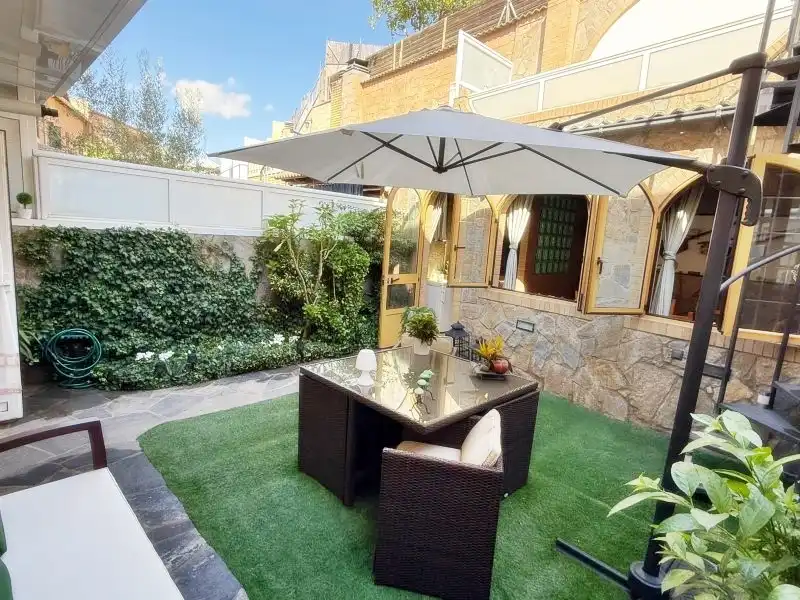 Reihenhaus mit Terrasse zum Verkauf in Sant Vicenç Dels Horts, imagen 2