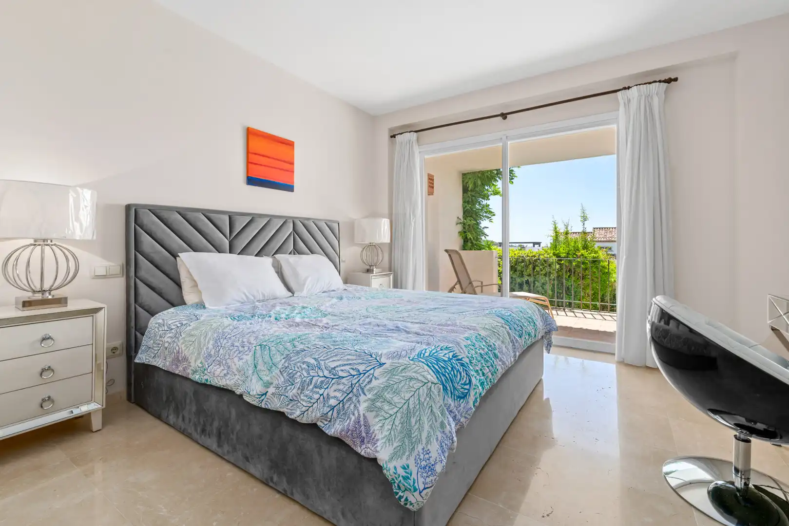 Schlafzimmer von Erdgeschoss zum Verkauf in Benahavís mit Klimaanlage, Terrasse und Abstellraum