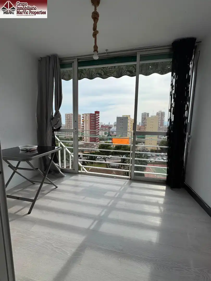 Dormitori de Estudi en venda en Benidorm amb Jardí privat, Moblat i Piscina comunitària