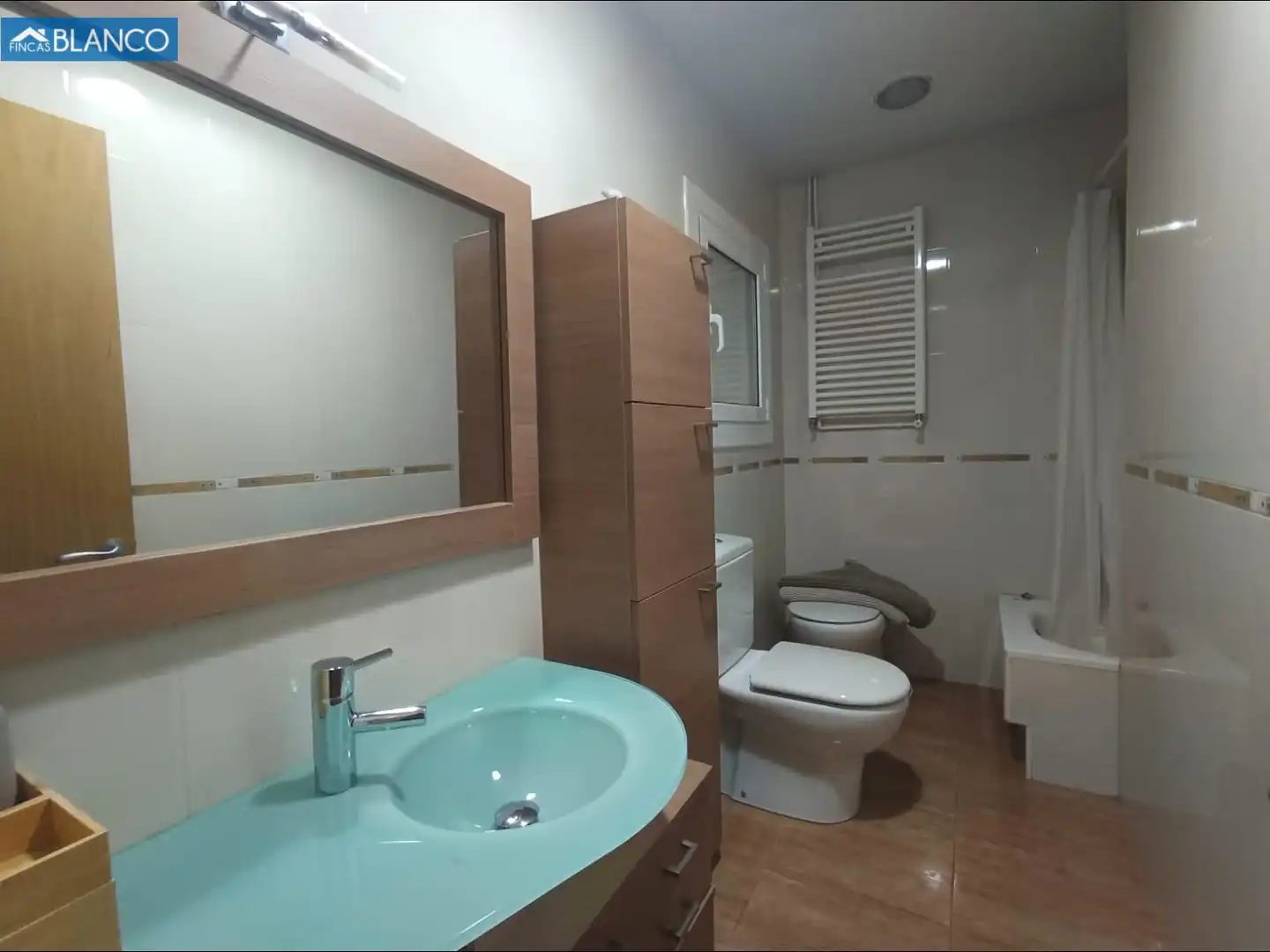 Baño de Piso en venta en L'Hospitalet de Llobregat con Aire acondicionado, Calefacción y Jardín privado