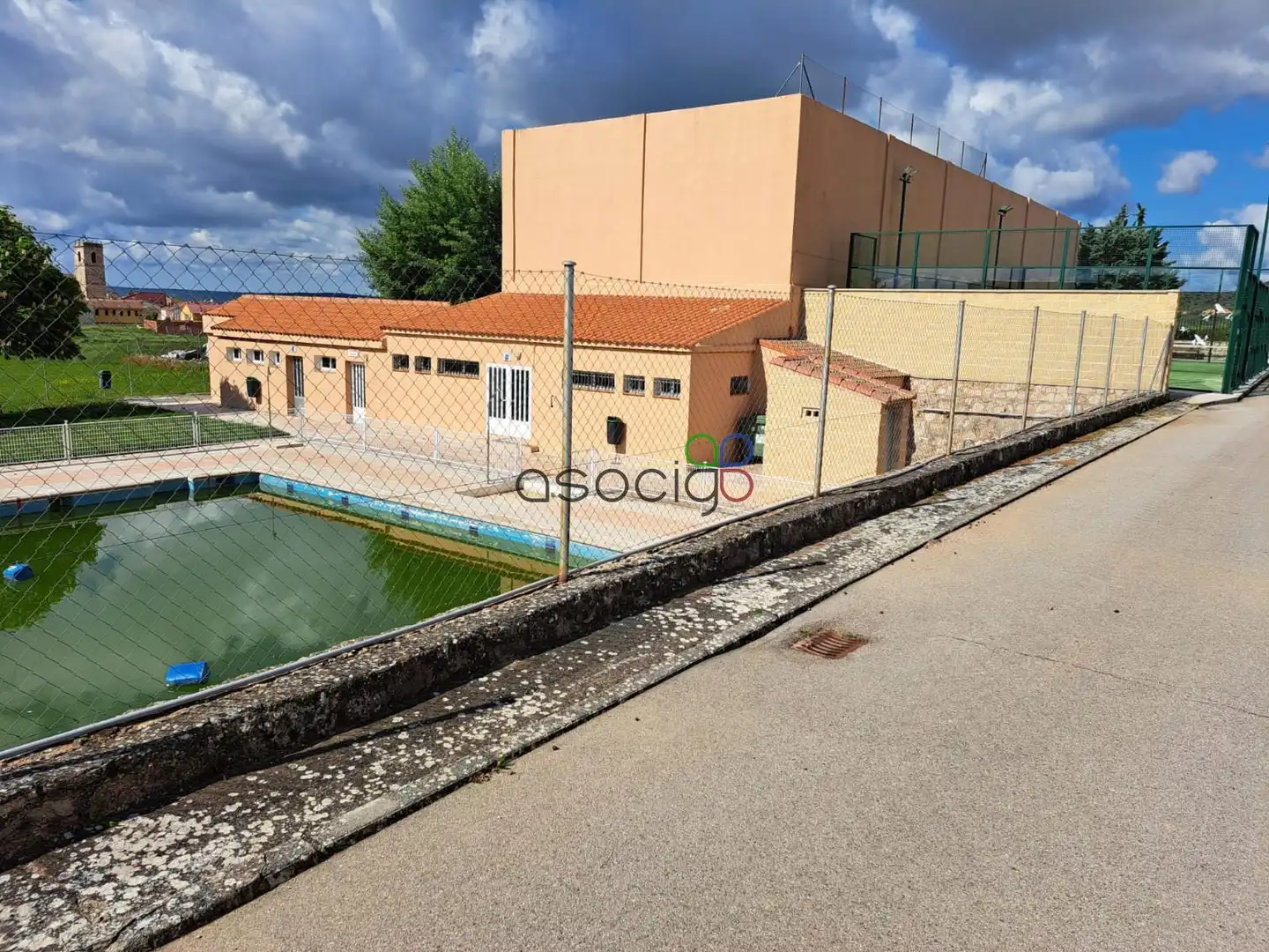 Piscina de Casa o chalet en venta en Solanillos del Extremo con Calefacción, Trastero y Piscina