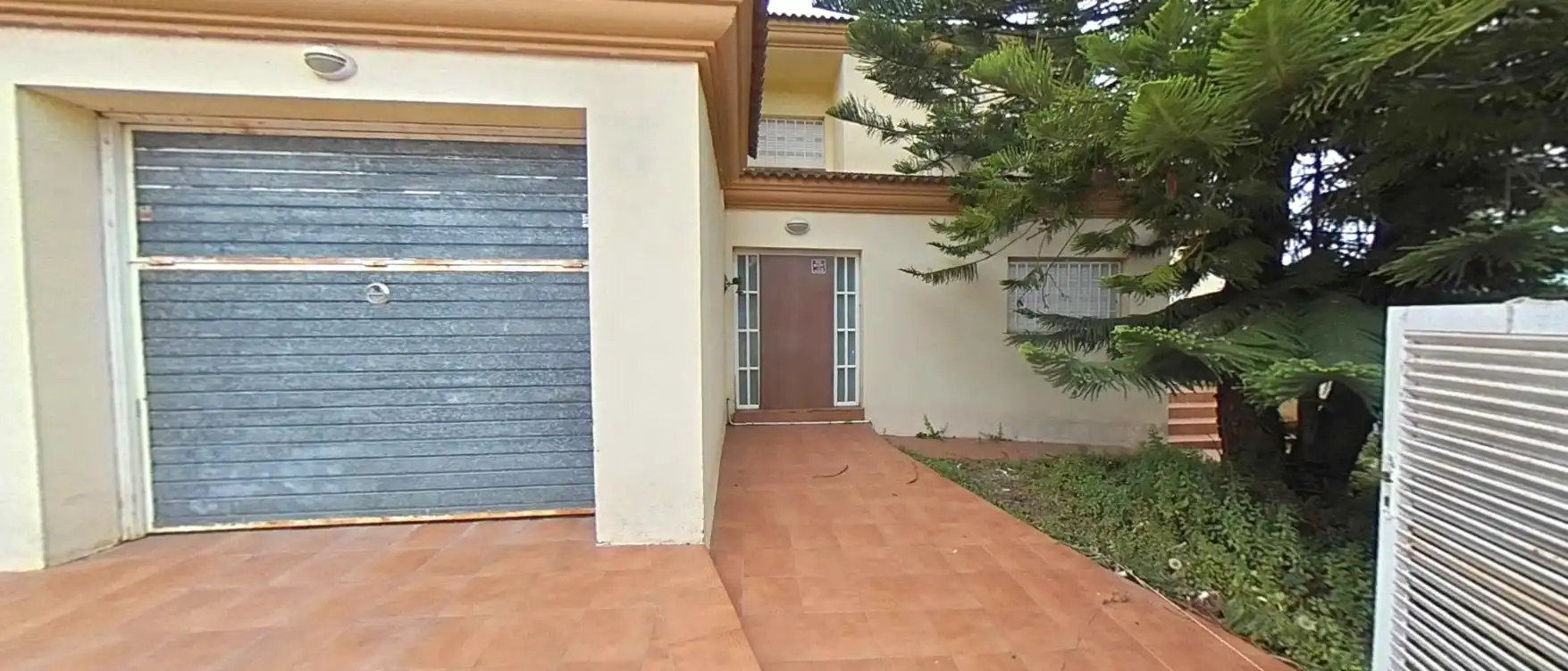 Vista exterior de Casa o chalet en venta en El Vendrell con Jardín privado, Terraza y Piscina