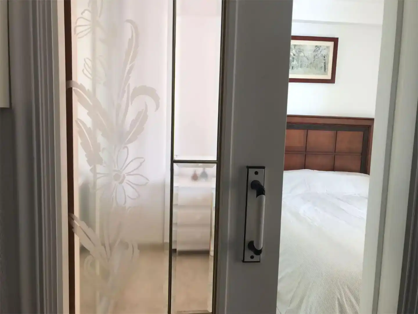 Schlafzimmer von Wohnung zur Miete in Benidorm mit Klimaanlage, Privatgarten und Schwimmbad