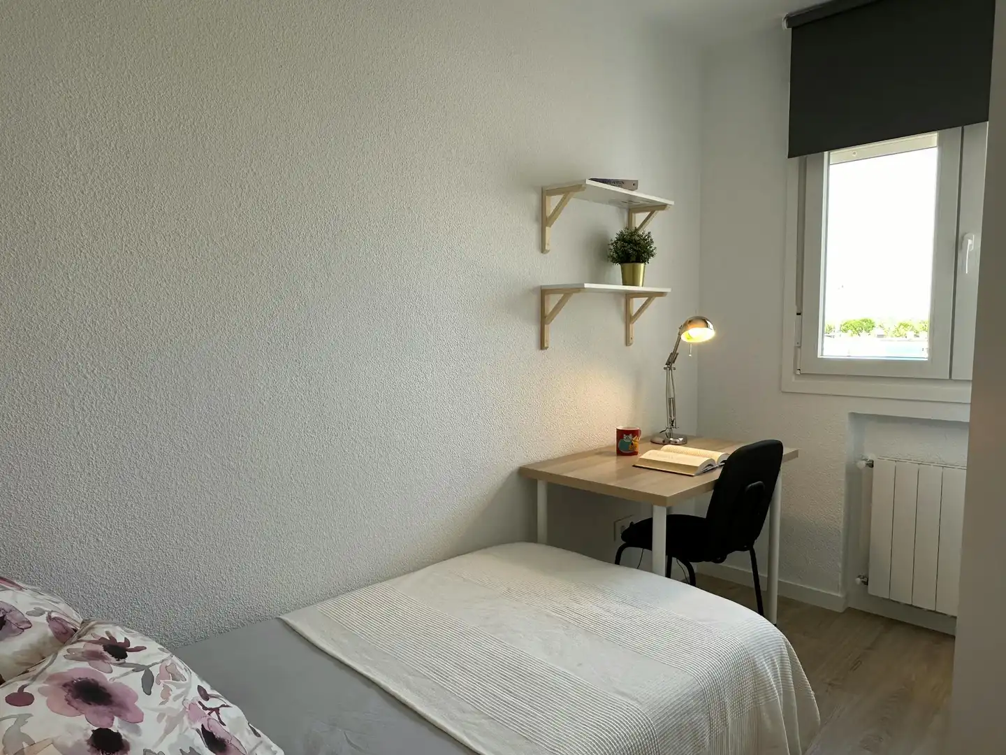 Bedroom of Flat for rent in Madrid  with Heating, Furnished and Washing machine