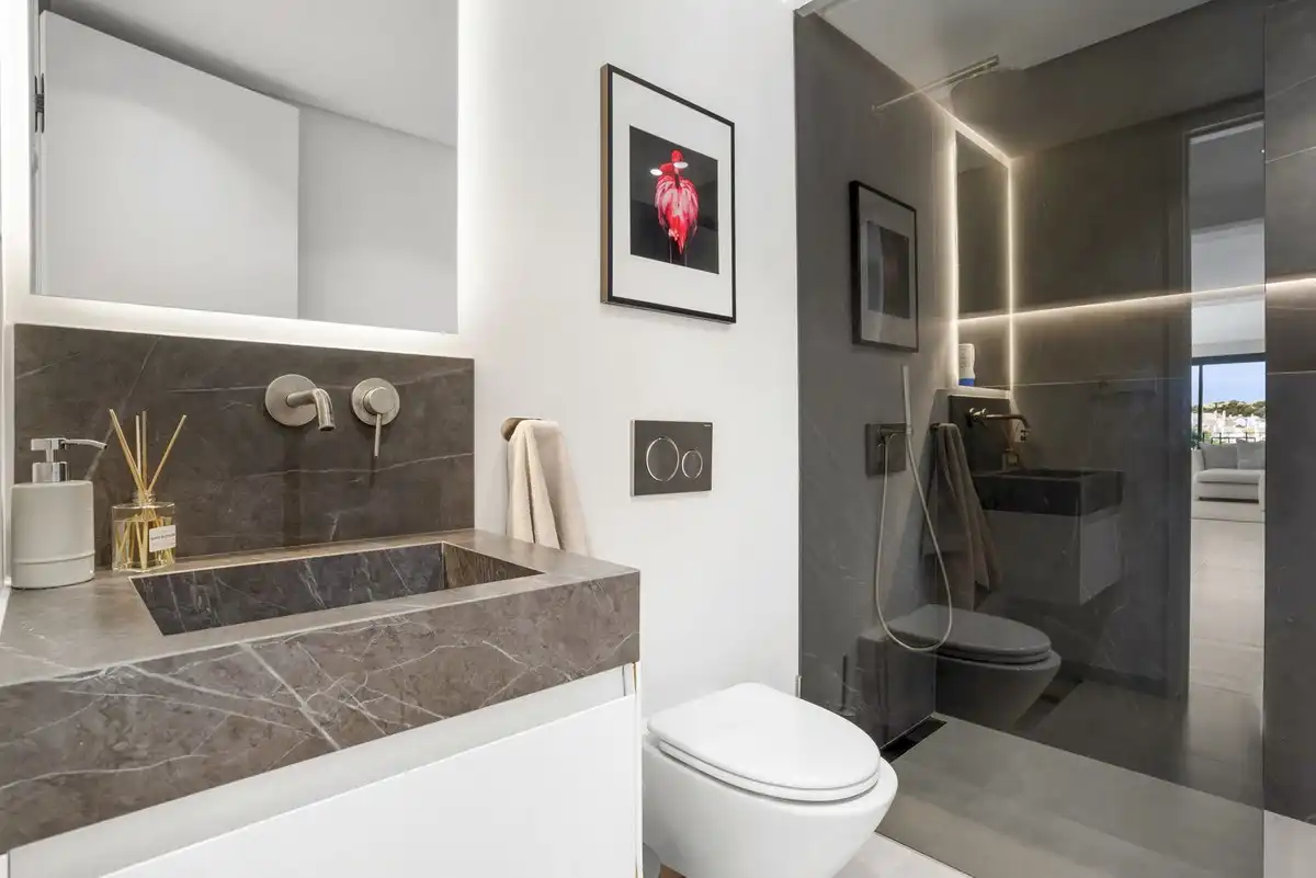 Bathroom of Houses for sale in Nueva Andalucía