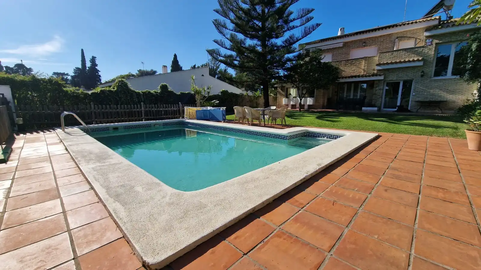 Swimming pool of Detached homes for sale in El Puerto de Santa María  with Air Conditioner, Private garden and Storage room
