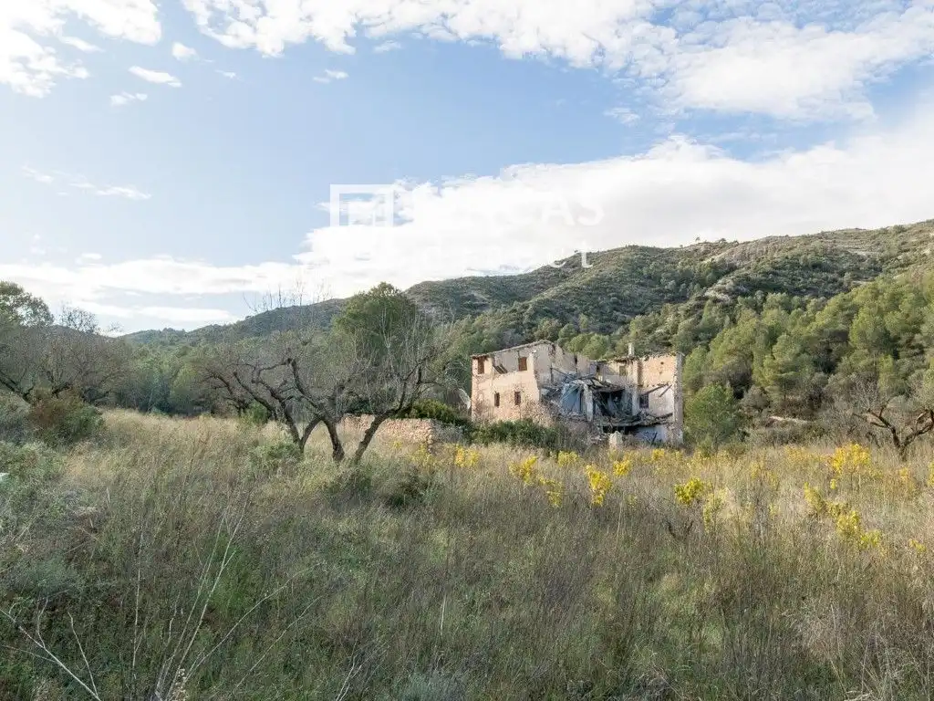 Finca rústica en venda en Benissanet