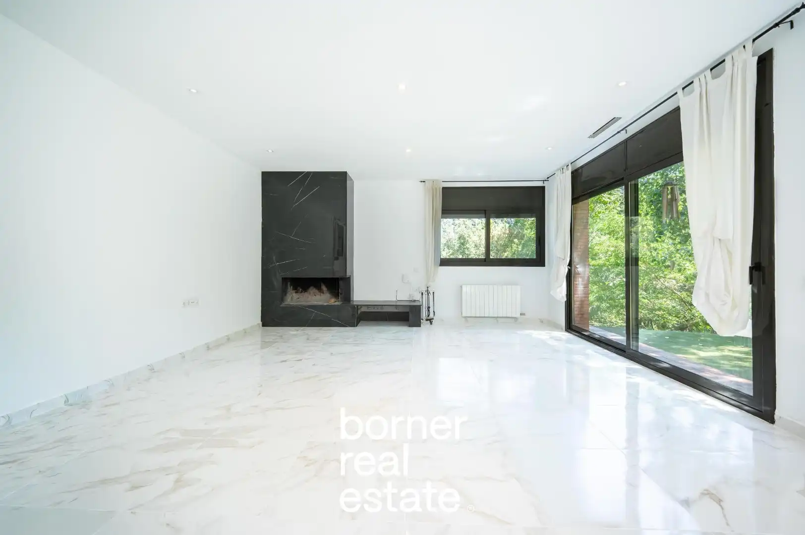 Vista exterior de Casa o chalet en venta en Sant Cugat del Vallès con Aire acondicionado, Calefacción y Jardín privado