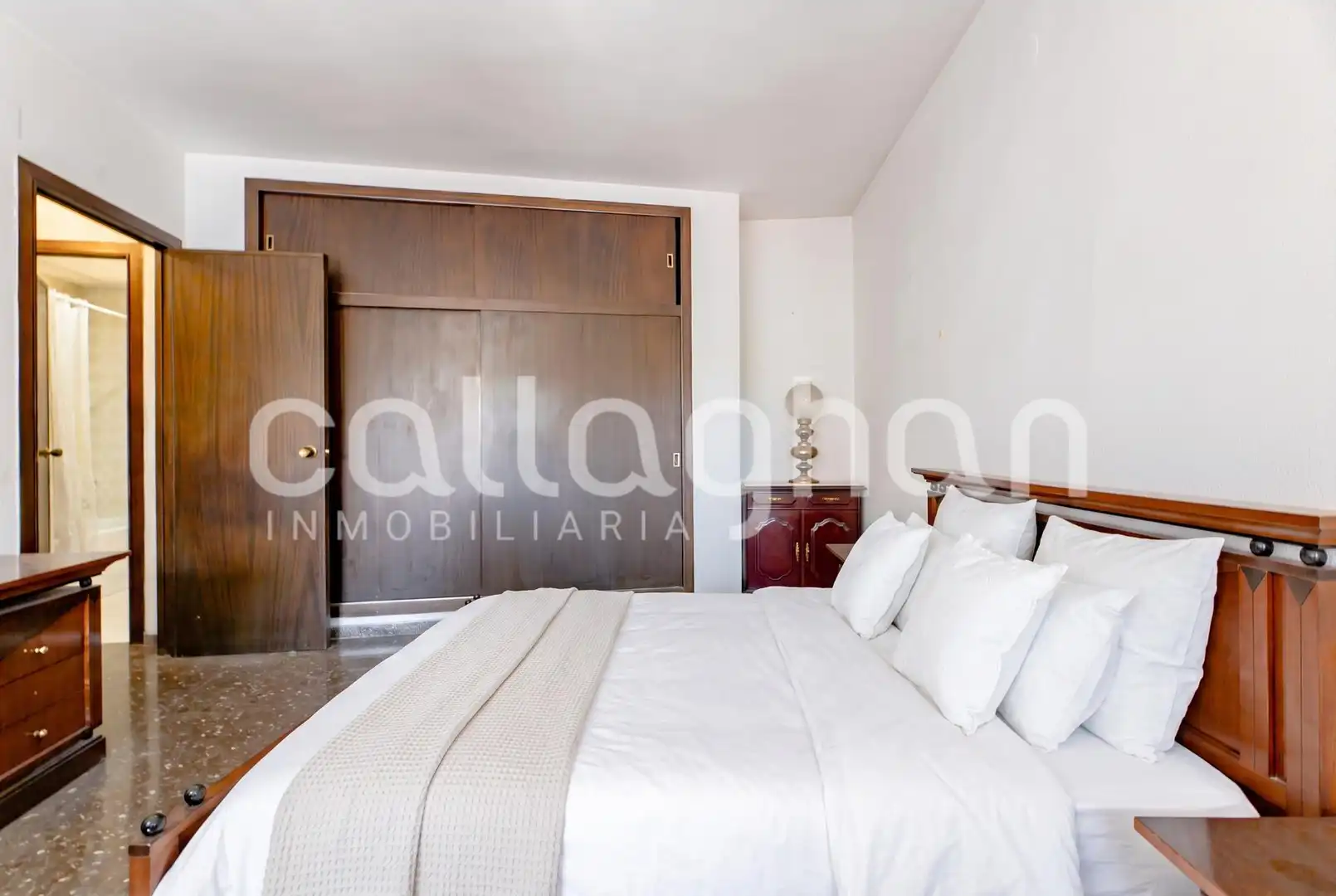 Bedroom of Flat for sale in Valencia