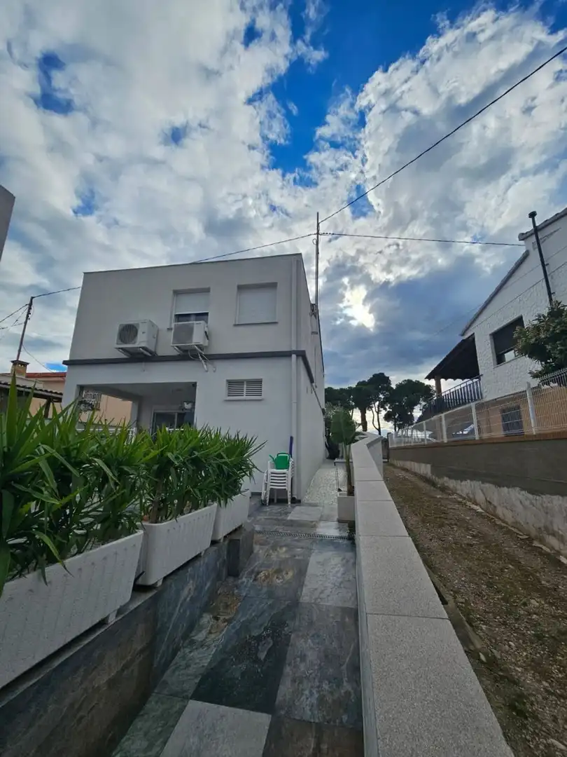 Vista exterior de Casa o xalet en venda en Almazora / Almassora amb Aire condicionat, Terrassa i Traster