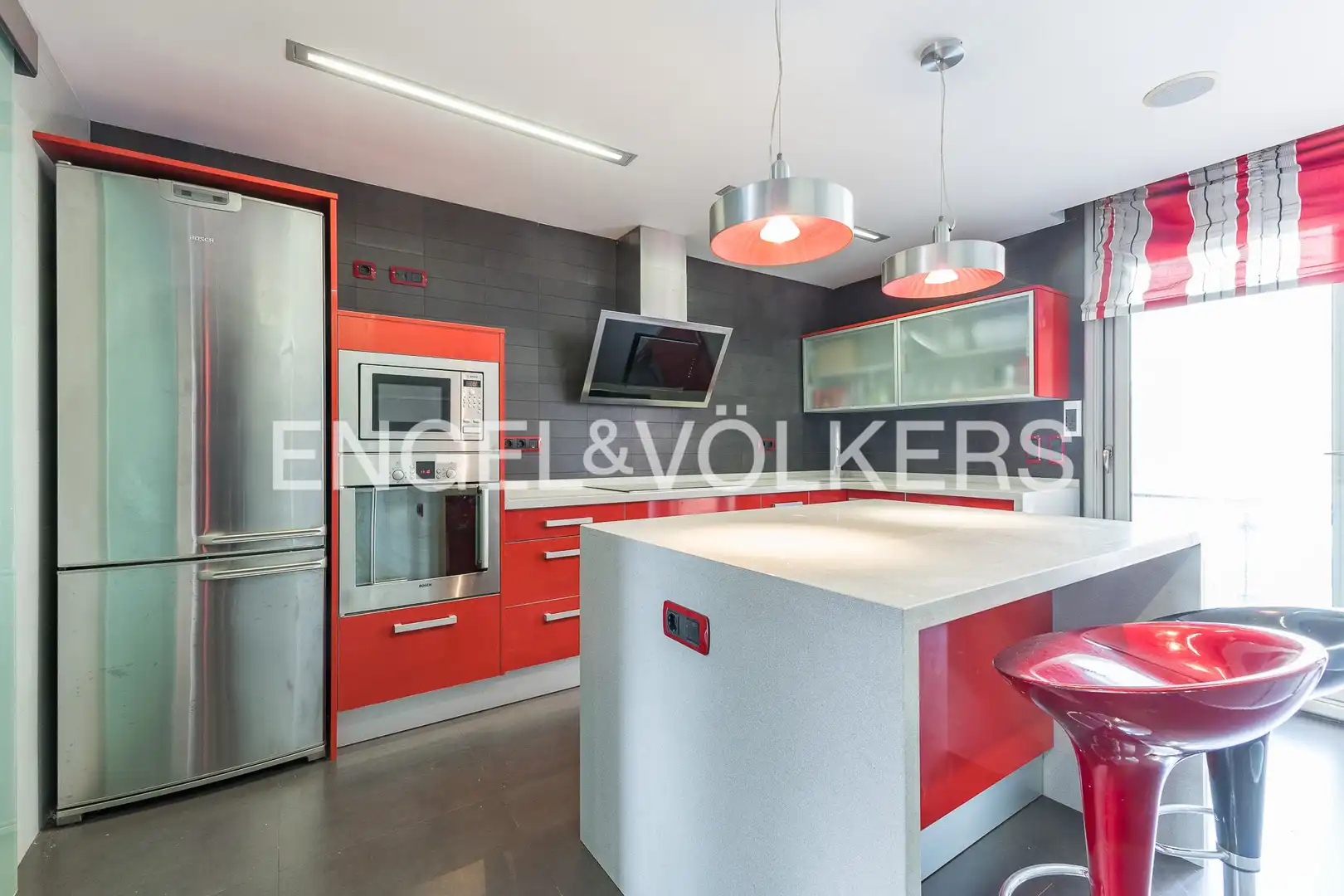 Cocina de Casa o chalet en venta en El Prat de Llobregat con Aire acondicionado, Calefacción y Jardín privado