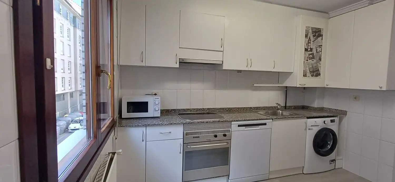 Cocina de Piso de alquiler en Gijón  con Calefacción, Trastero y Piscina