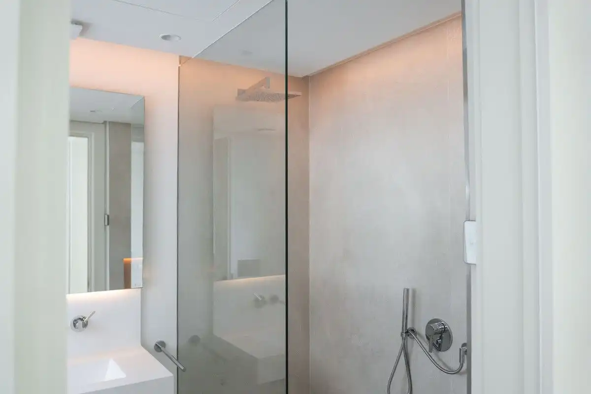 Baño de Dúplex en venta en Marbella con Terraza y Piscina comunitaria