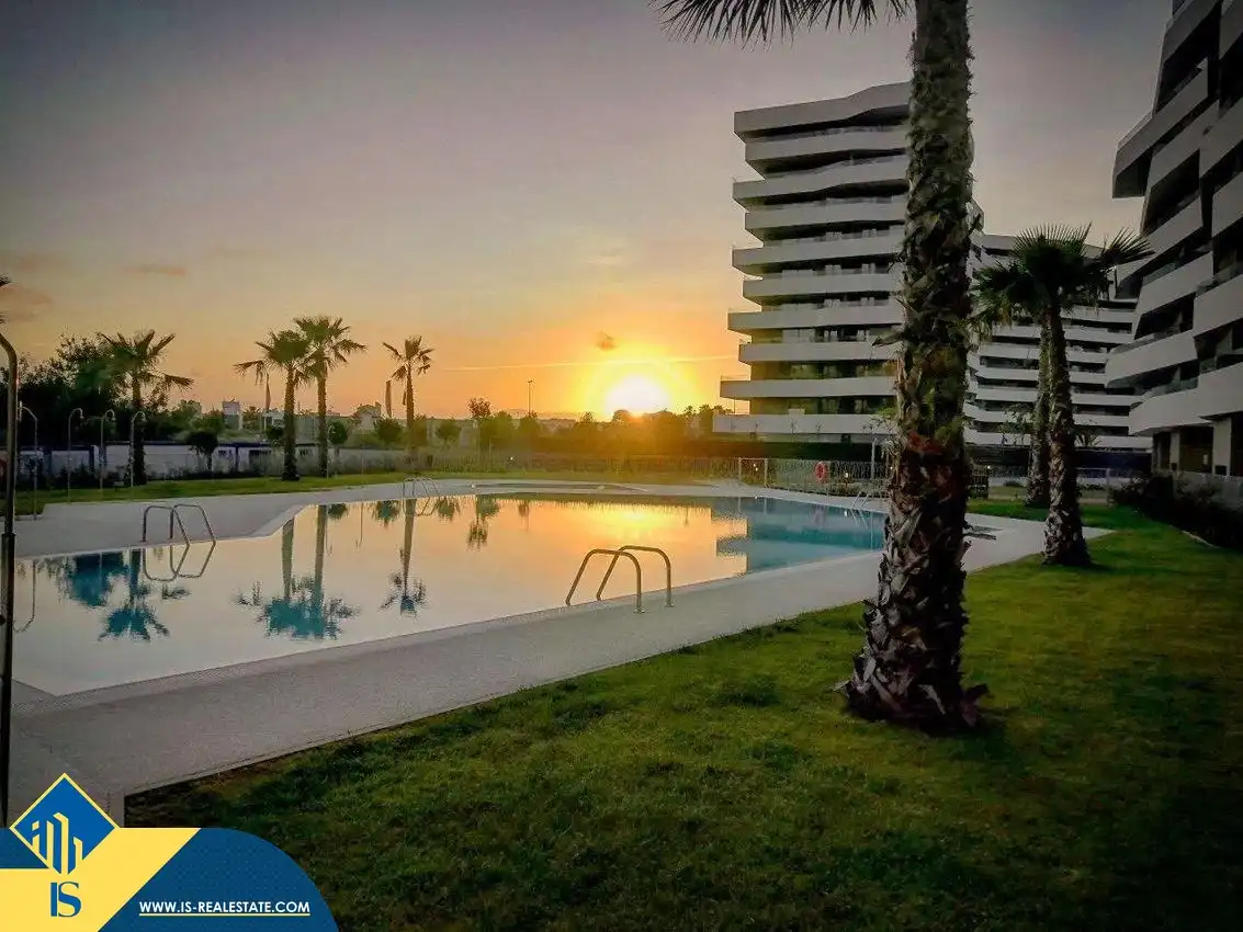 Piscina de Piso en venta en Alicante / Alacant con Terraza, Amueblado y Piscina comunitaria