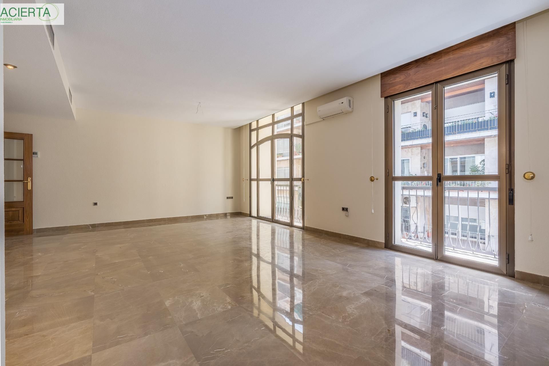 Flat for sale in  Granada Capital  with Air Conditioner, Heating and Balcony