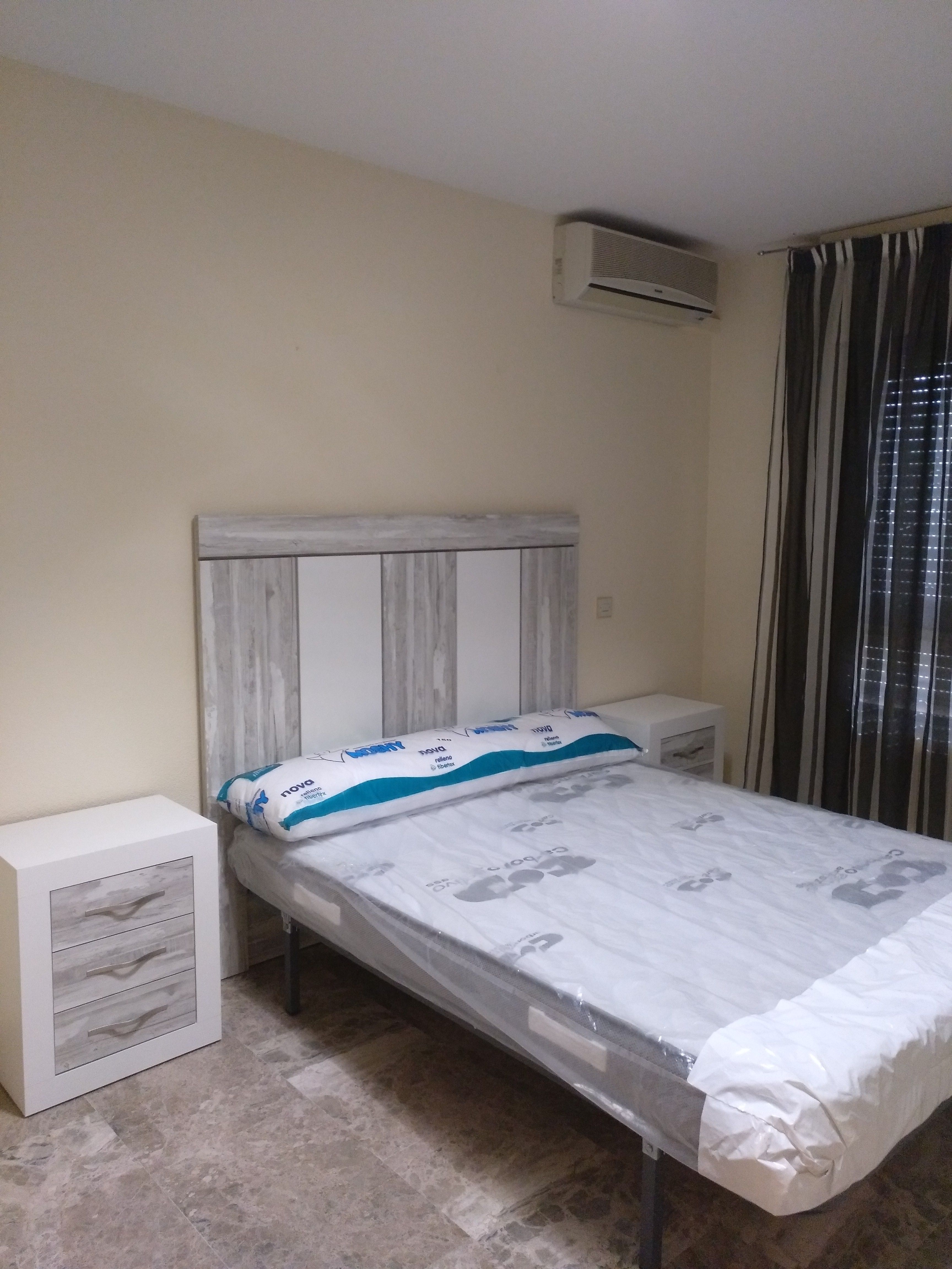 Dormitori de Apartament de lloguer en Ciudad Real Capital amb Aire condicionat, Calefacció i Terrassa