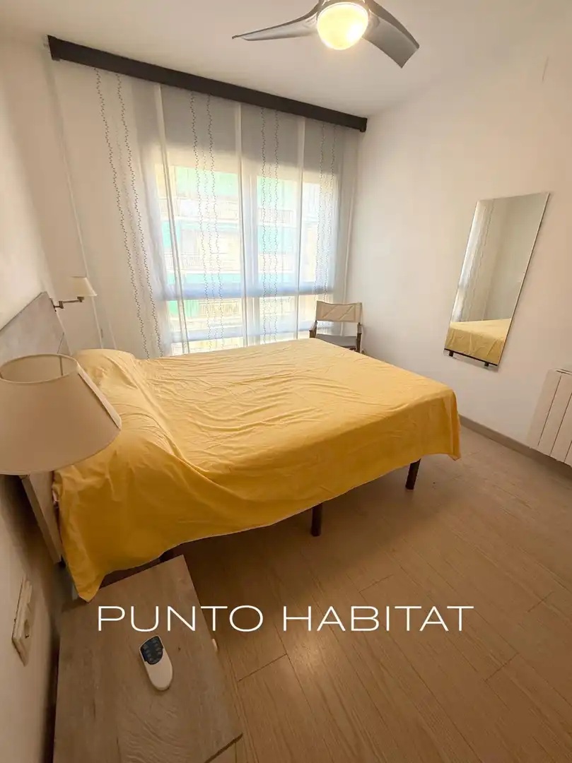 Bedroom of Flat for rent in Barcelona  with Air Conditioner, Heating and Parquet flooring