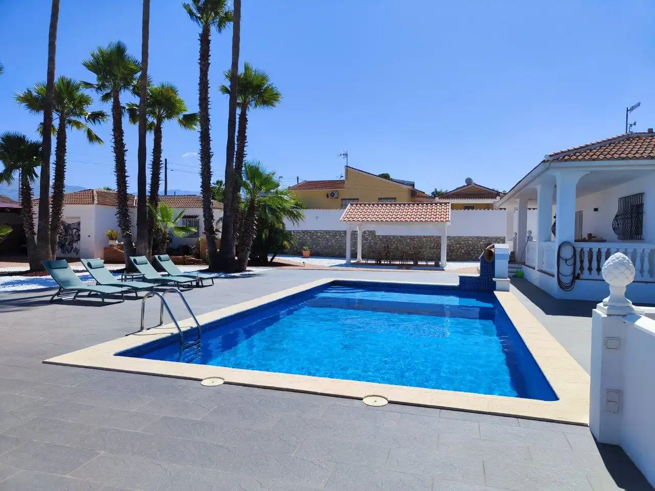 Piscina de Casa o chalet en venta en Alhaurín de la Torre con Aire acondicionado, Calefacción y Jardín privado