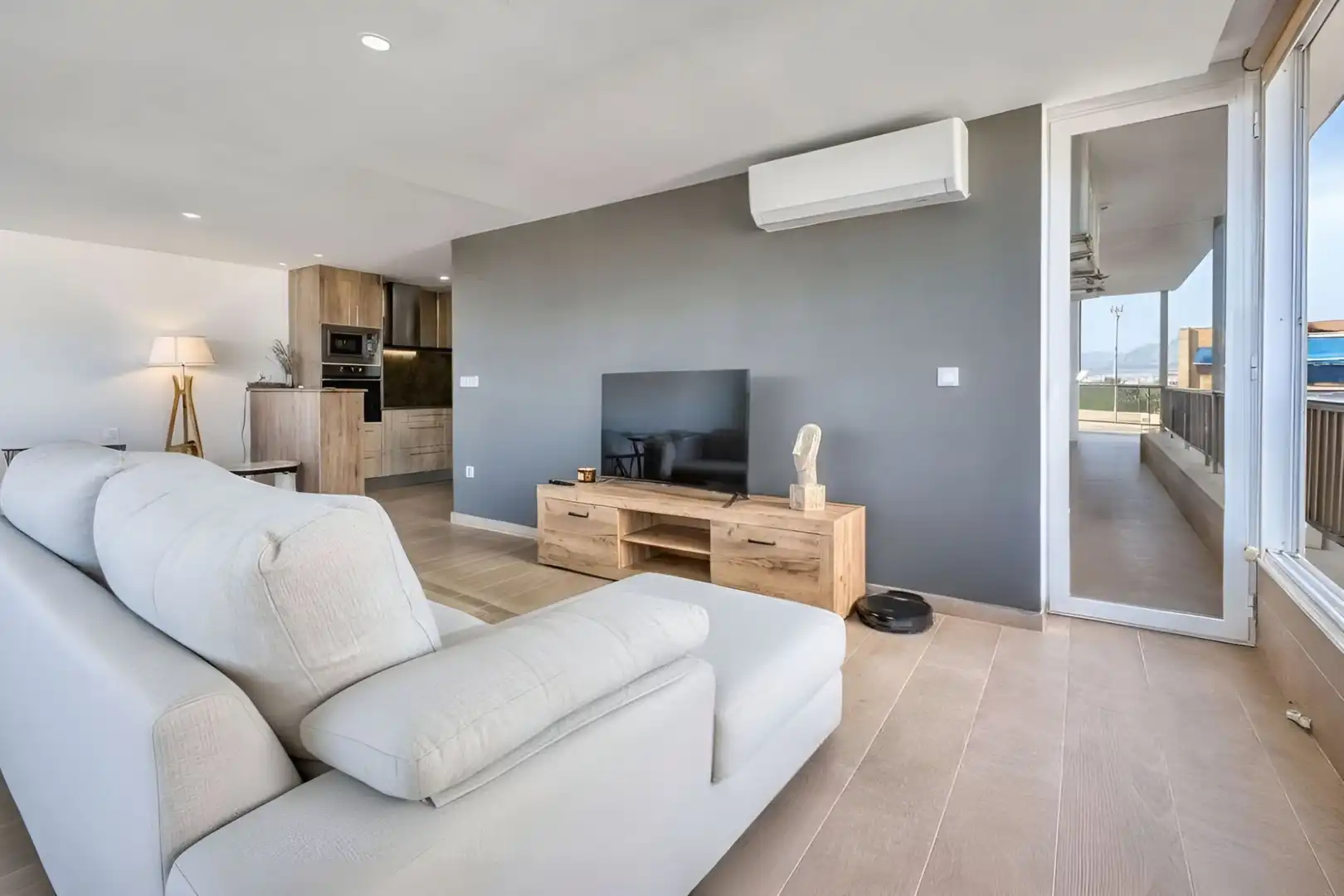 Wohnzimmer von Wohnung zur Miete in Alicante / Alacant mit Klimaanlage, Heizung und Privatgarten